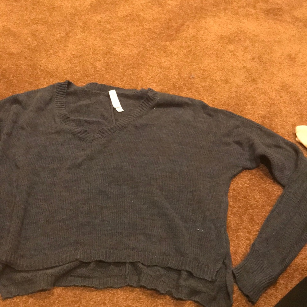 V neck crop sweater